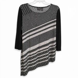 Chico’s Travelers Asymmetrical Black & White Blouse Top  Size 2